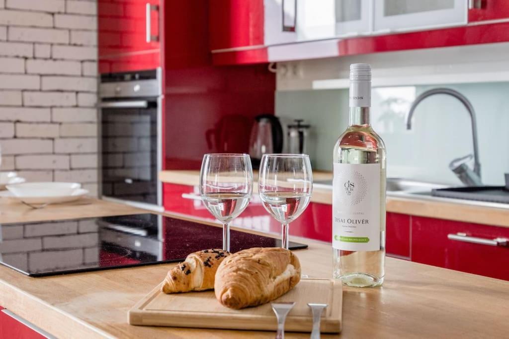 Relaxing Spacious Balcony Super Near Opera Apartament *