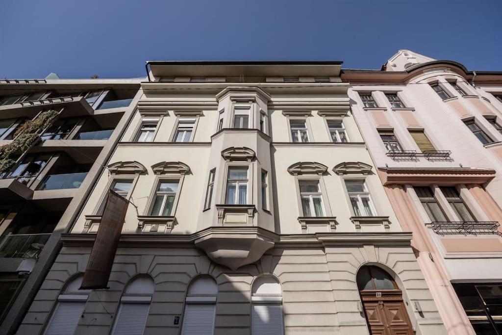 Relaxing Spacious Balcony Super Near Opera * Budapesta