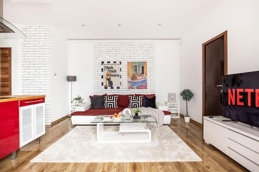 Relaxing Spacious Balcony Super Near Opera Apartament