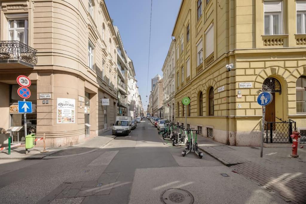 Relaxing Spacious Balcony Super Near Opera Apartament *