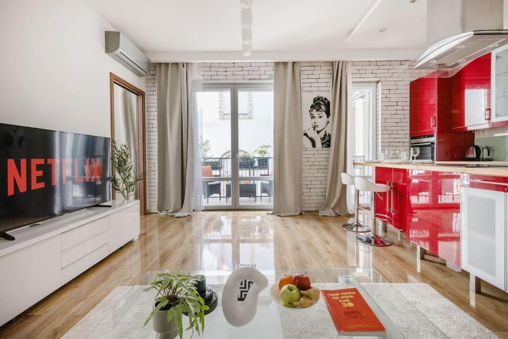 Relaxing Spacious Balcony Super Near Opera Apartament *