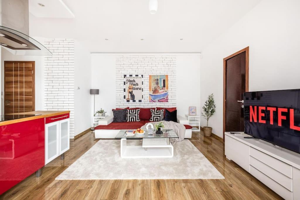 Relaxing Spacious Balcony Super Near Opera Apartment *